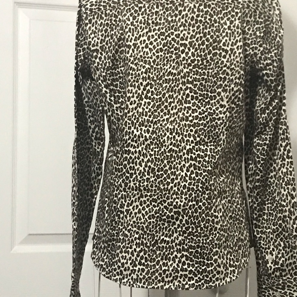 Talbots Animal Print button down blouse size 2 - Picture 5 of 12